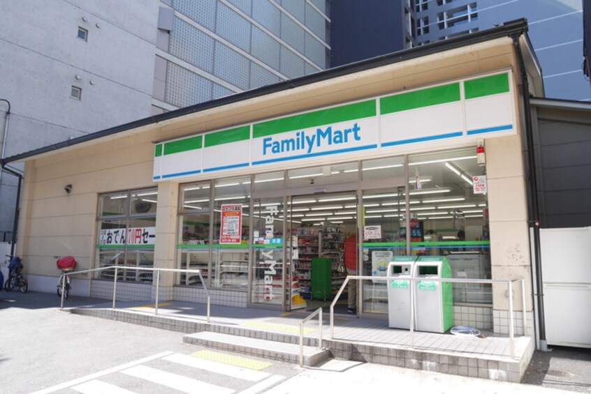 ファミリーマート四条西洞院店(コンビニ)まで52m コンツェルト四条西洞院