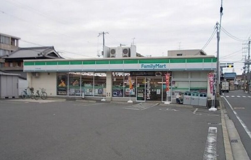 ファミリーマート(コンビニ)まで300m アイリスセカンド
