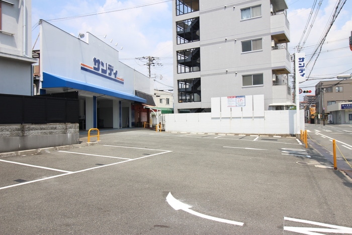 サンディ(スーパー)まで95m ﾃﾞｭﾗ・ｶ-ｻ　ｺﾝﾌｫﾙﾀ-ﾌﾞﾙⅡ