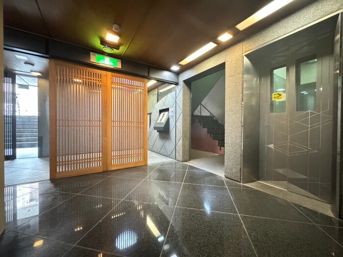 エントランス部分 ヴェルビュ二条城東