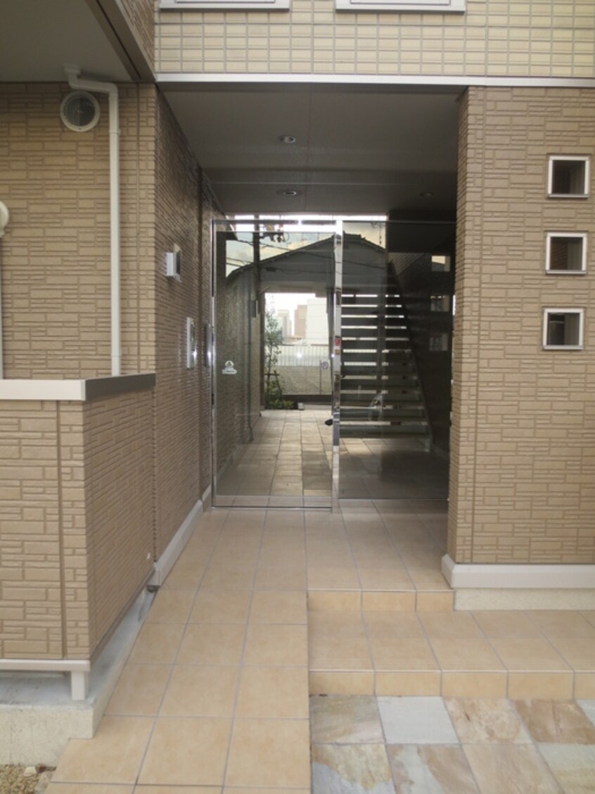 エントランス部分 アコルデ西岩田