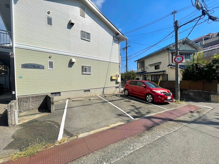 駐車場 リビング西山町