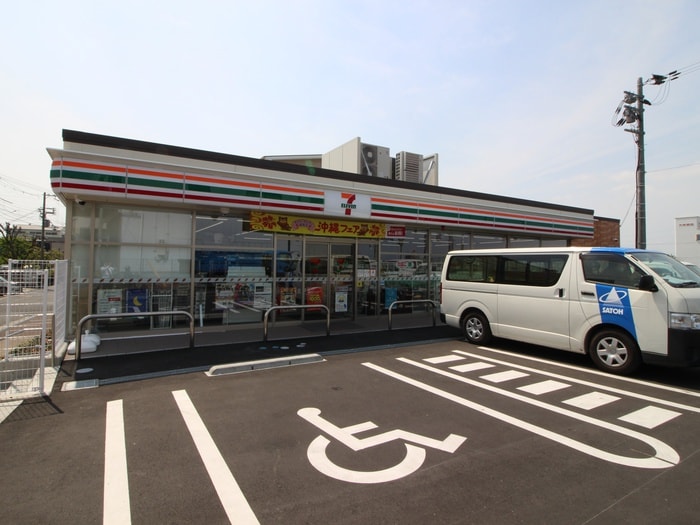 セブンイレブン(コンビニ)まで421m リアコート上新庄