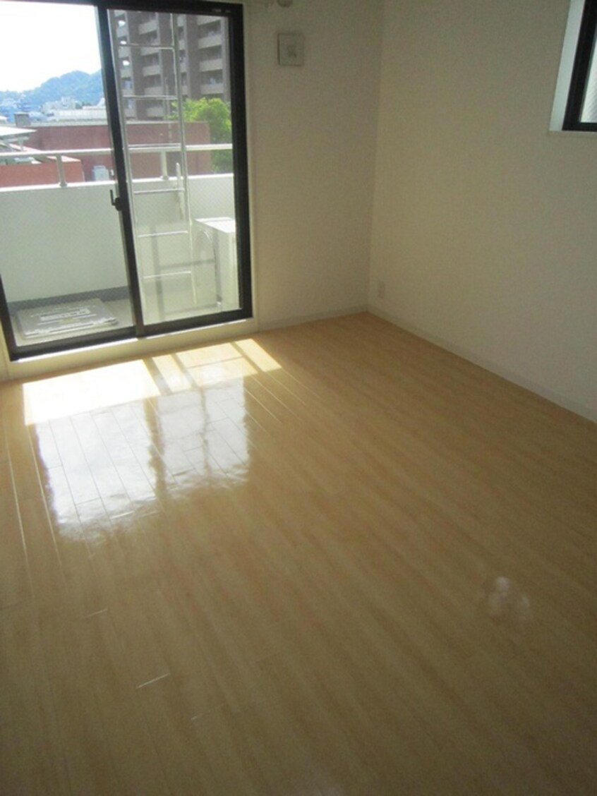 居室 オルタンシア下山手