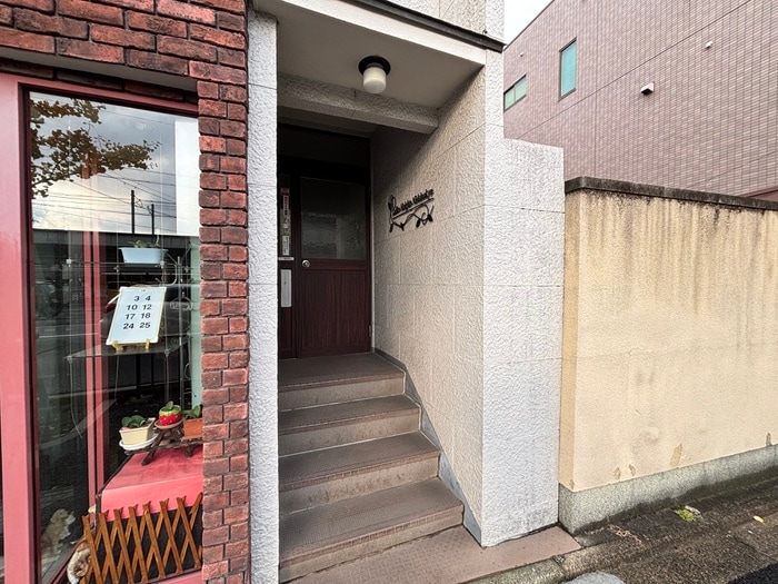 エントランス部分 レディースハイツ西ノ京