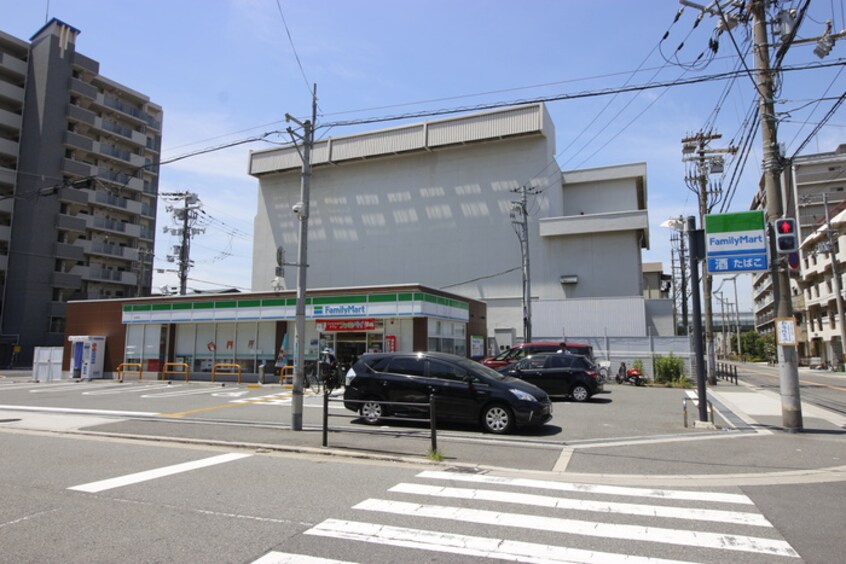 ファミリーマート玉出西店(コンビニ)まで50m 玉出西１０２４