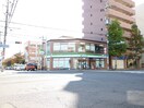 ファミリーマート四条御前店(コンビニ)まで647m ジョリ－ガ－デンノムラ