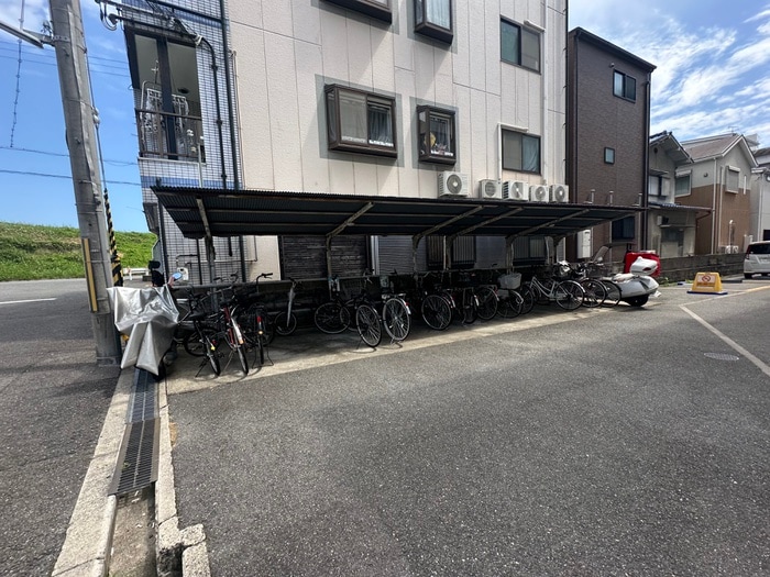 駐輪場 ヴィラナリ－大道