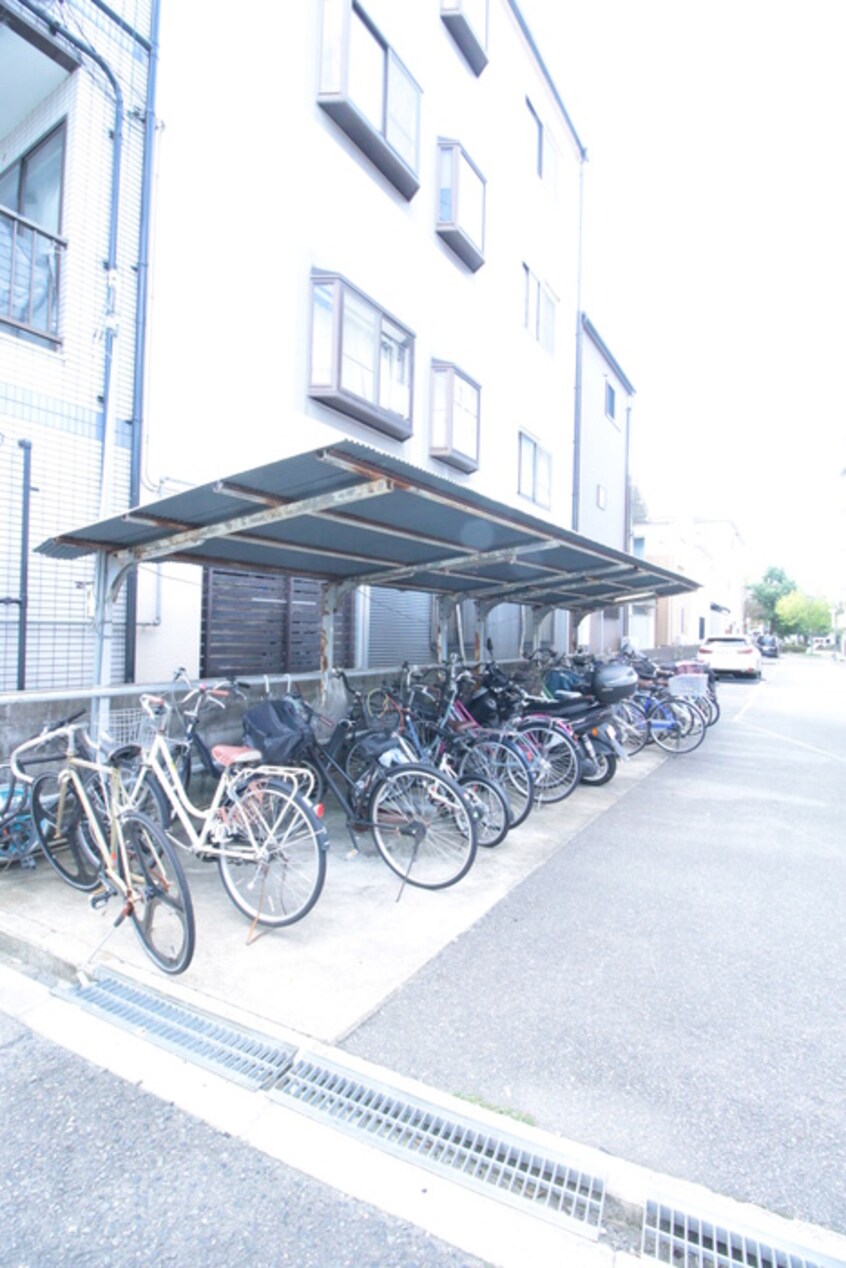 駐輪場 ヴィラナリ－大道