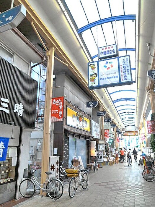 中崎商店街(ディスカウントショップ)まで442m クロワール　北梅田