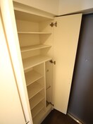 靴箱 ｴｽﾌﾟﾚｲｽ新大阪ｻｳｽｹﾞｰﾄ(1506)