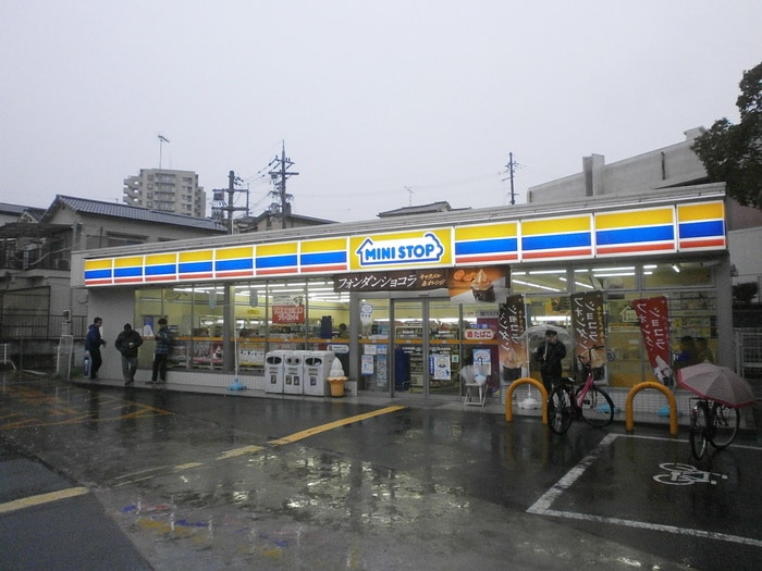 ミニストップ(コンビニ)まで530m ファミールコート