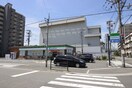 ファミリーマート玉出西店(コンビニ)まで350m コスモレジデンス玉出