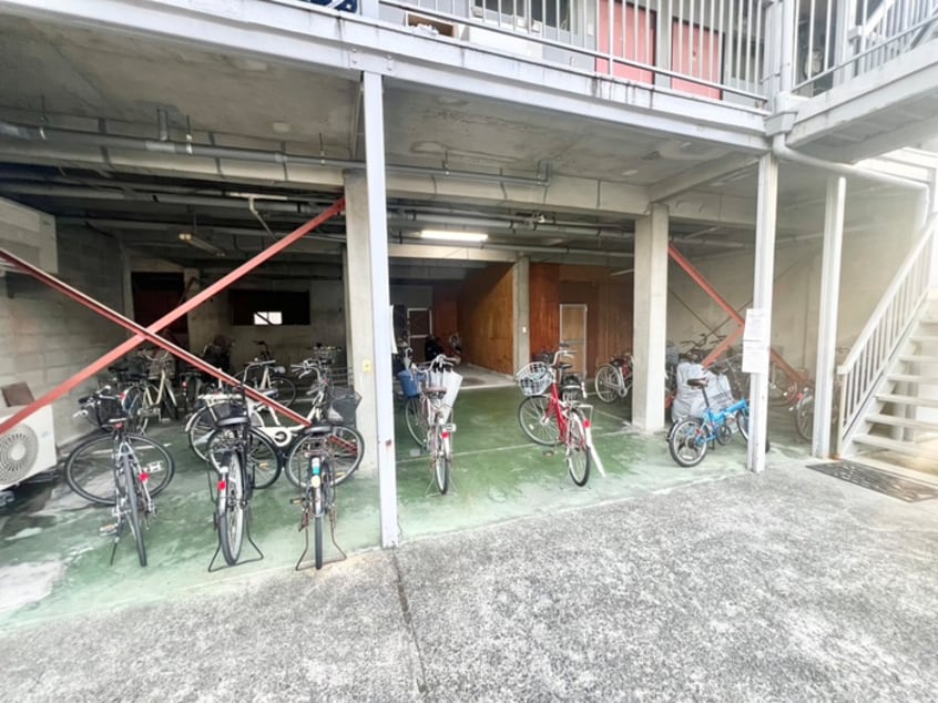 駐輪場 関山ビル