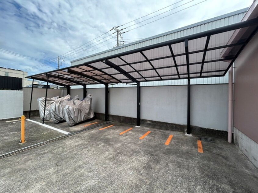 バイク置き場 ビラ･アモーレ