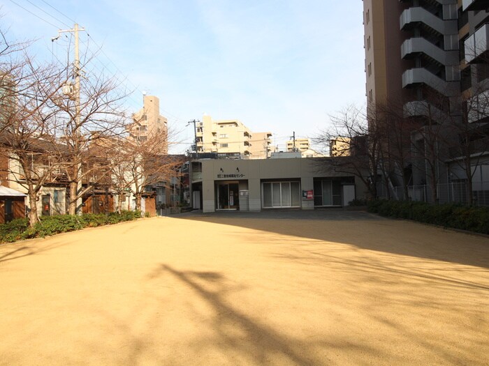 公園(公園)まで50m シャト－・ド・フェニックス