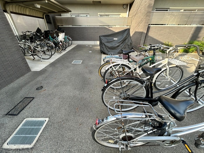 駐輪場 Stay esaka