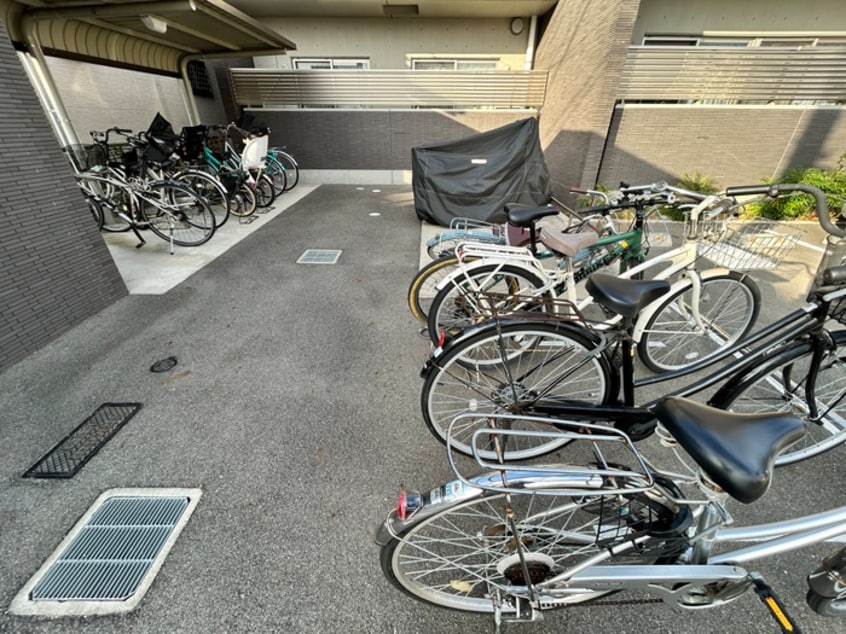 駐輪場 Stay esaka