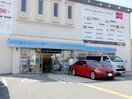 ローソン箕面坊島店(コンビニ)まで687m ウエストロッジ