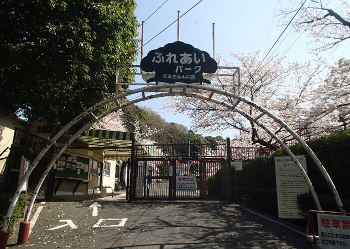 ふれあいパ－ク(公園)まで1100m サンビレッジ奥野Ａ棟