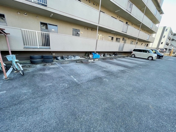 駐車場 アスシャルマン野洲