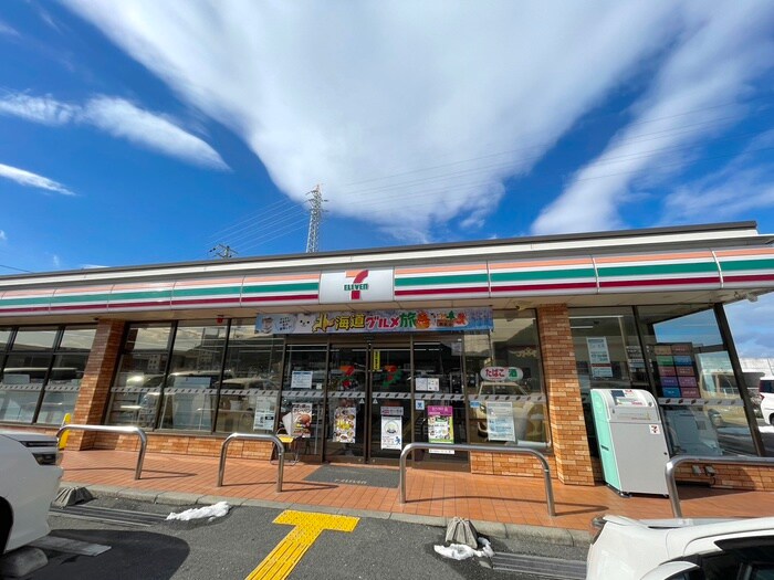 セブンイレブン(コンビニ)まで550m アスシャルマン野洲