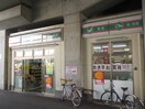 ローソンストア　河内永和駅前店(コンビニ)まで241m リベルタ布施