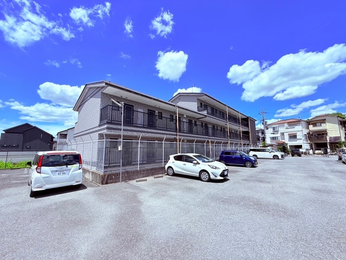 駐車場 サンフォレストスギモト