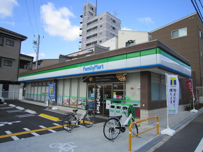 ファミリーマート(コンビニ)まで400m FeLiciare HANATEN