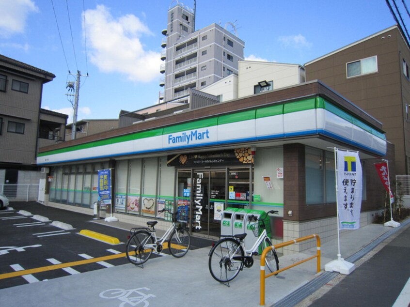 ファミリーマート(コンビニ)まで400m FeLiciare HANATEN