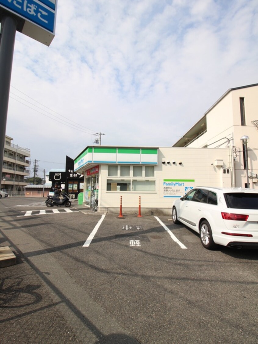 ファミリーマート(コンビニ)まで178m センターフィールドⅤ