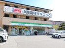 ファミリーマート箕面白島店(コンビニ)まで865m ゴ－ルデンスピカ