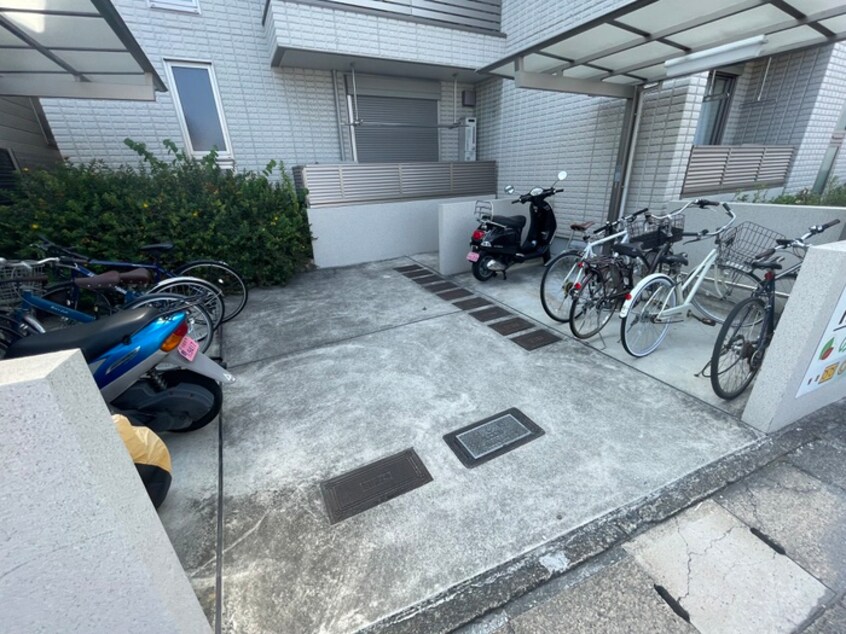 駐輪場 メゾン神田