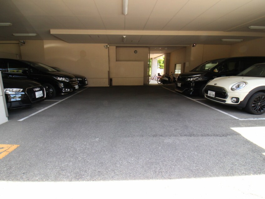 駐車場 アビタシオン橋本1