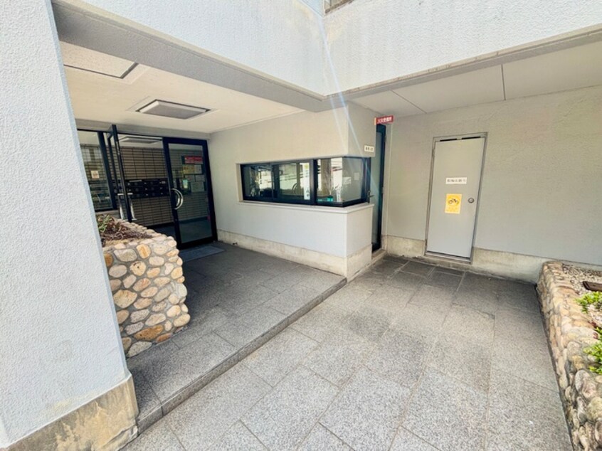 エントランス部分 ﾍﾞｯｻｰﾎﾞｰﾈﾝ芦屋