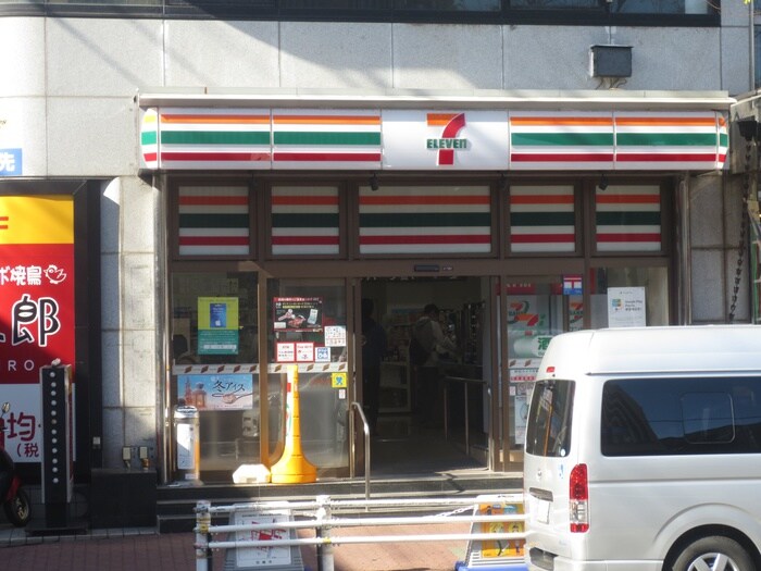 セブン-イレブン 阪神尼崎駅西店(コンビニ)まで210m 山路ハイツⅢ