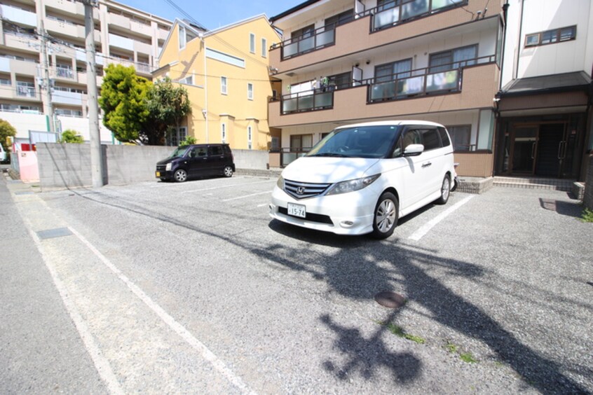 駐車場 グロ－リ－甲南