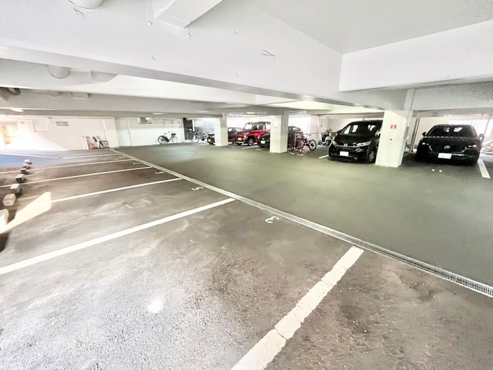 駐車場 千里ハイツ