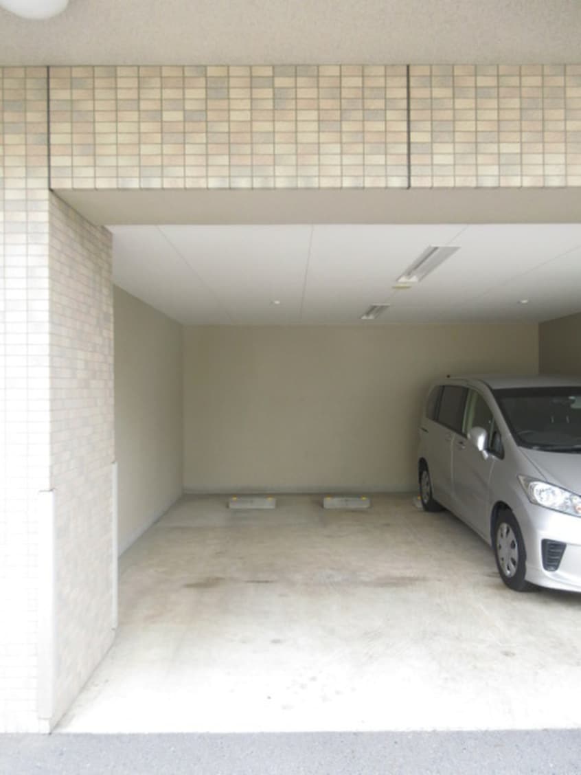 駐車場 ジュネーゼグラン弁天町（1102）