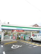 ファミリーマート門真深田町店(コンビニ)まで700m パークホームズLaLa門真（507）