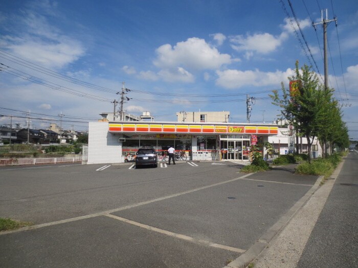 デイリーヤマザキ枚方長尾北町店(コンビニ)まで163m エミネンス西方