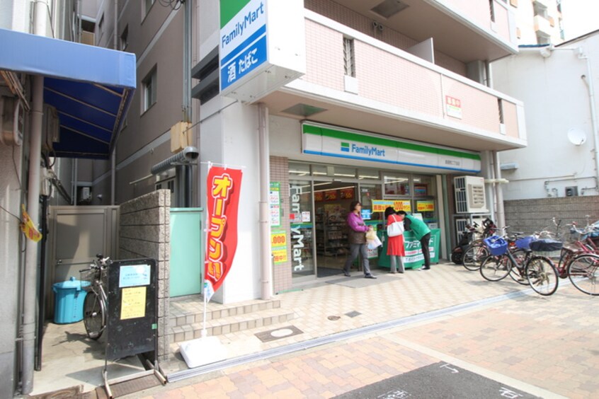 ファミリーマート長居西２丁目店(コンビニ)まで240m ニ－ト・ドウェリング