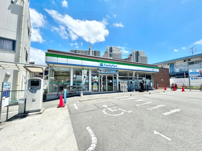ファミリーマート(コンビニ)まで82m クローバー・グランツ北野田