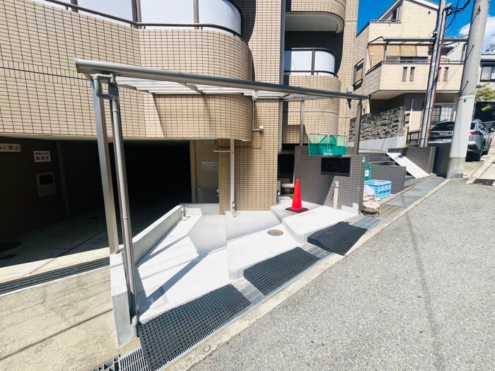 駐輪場 ロイヤルメゾン甲陽園Ⅱ