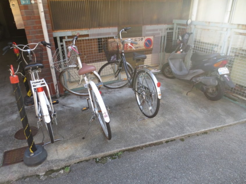 駐輪場 シャルム風見鶏