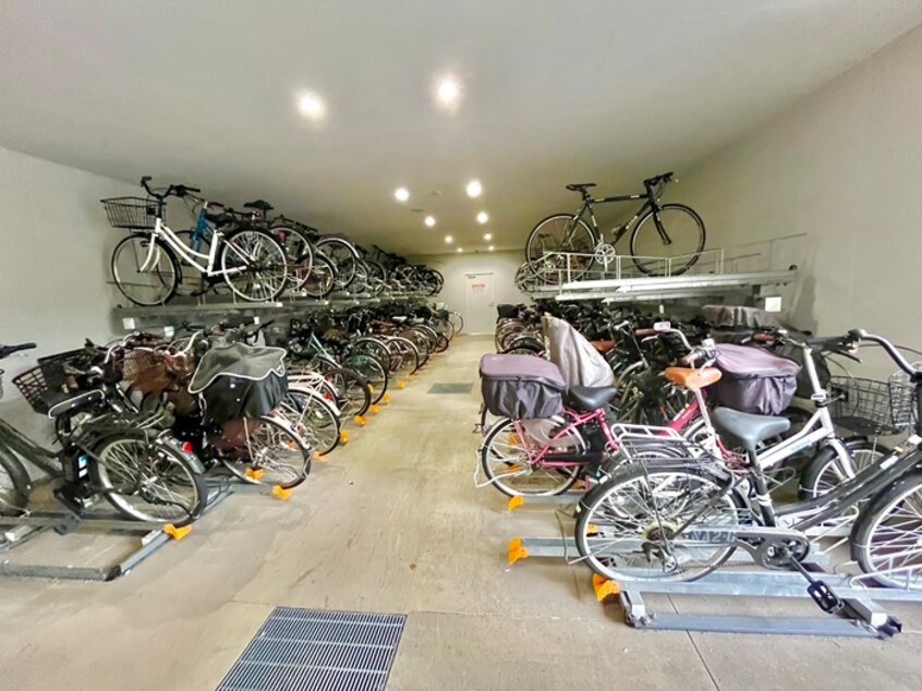 駐輪場 Ｗ．Ｏ．Ｂ．　ＫＹＯＢＡＳＨＩ