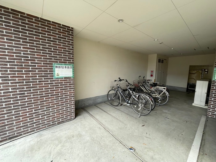 駐輪場 アートグレイス