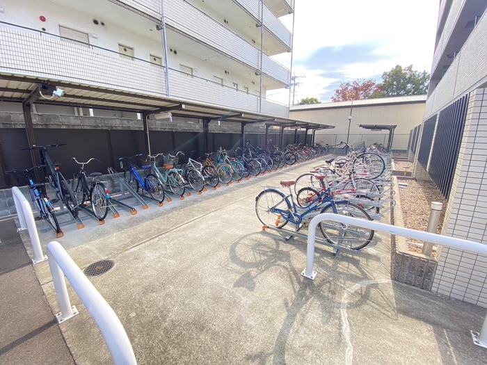 駐輪場 PIERIS GARDEN