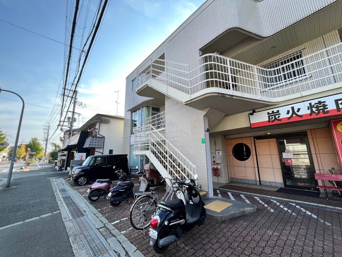 バイク置き場 ロイヤル旭丘