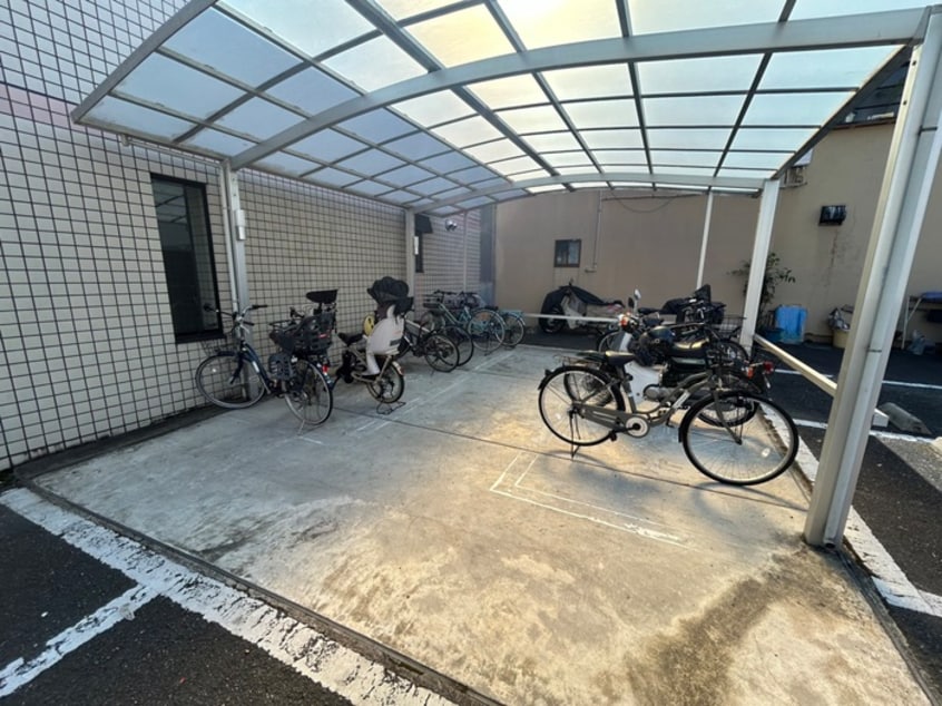 駐輪場 エスカーラ北山